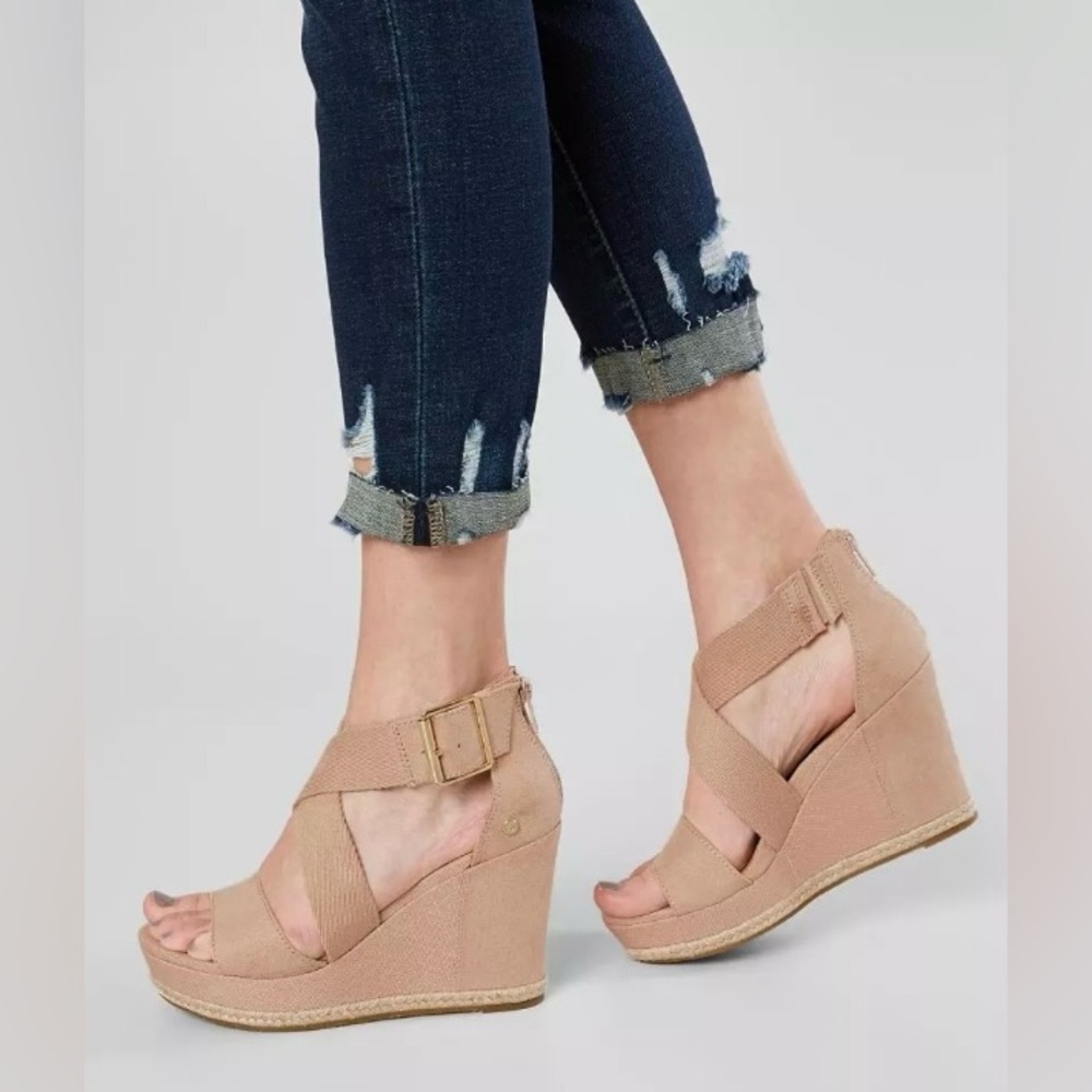 UGG W CALLA Wedges Size 11
